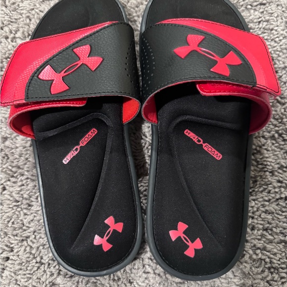 Brand new under Armour slides size 7 - Picture 3 of 4